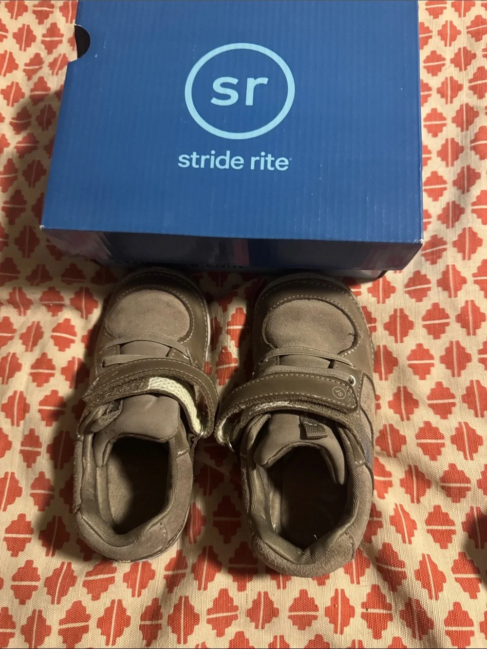 Toddler Neutral Taupe Hook-and-Loop Sneakers Stride Rite size 9.5 Wide